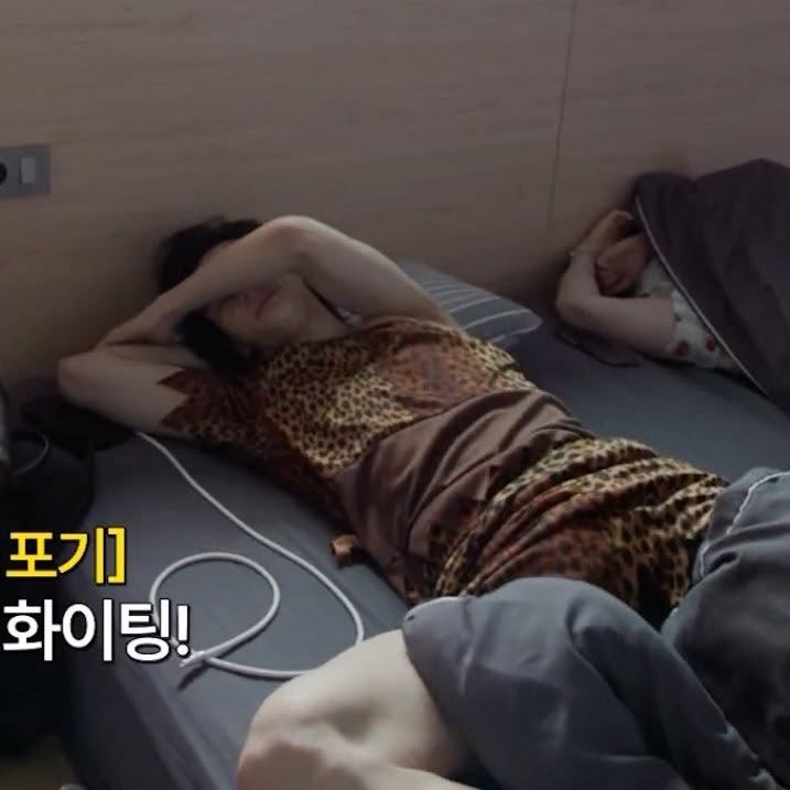 hwanghynjnnie's tweet photo. hyunjin looks like a greek god while sleeping even https://t.co/XbDiKkO9FT