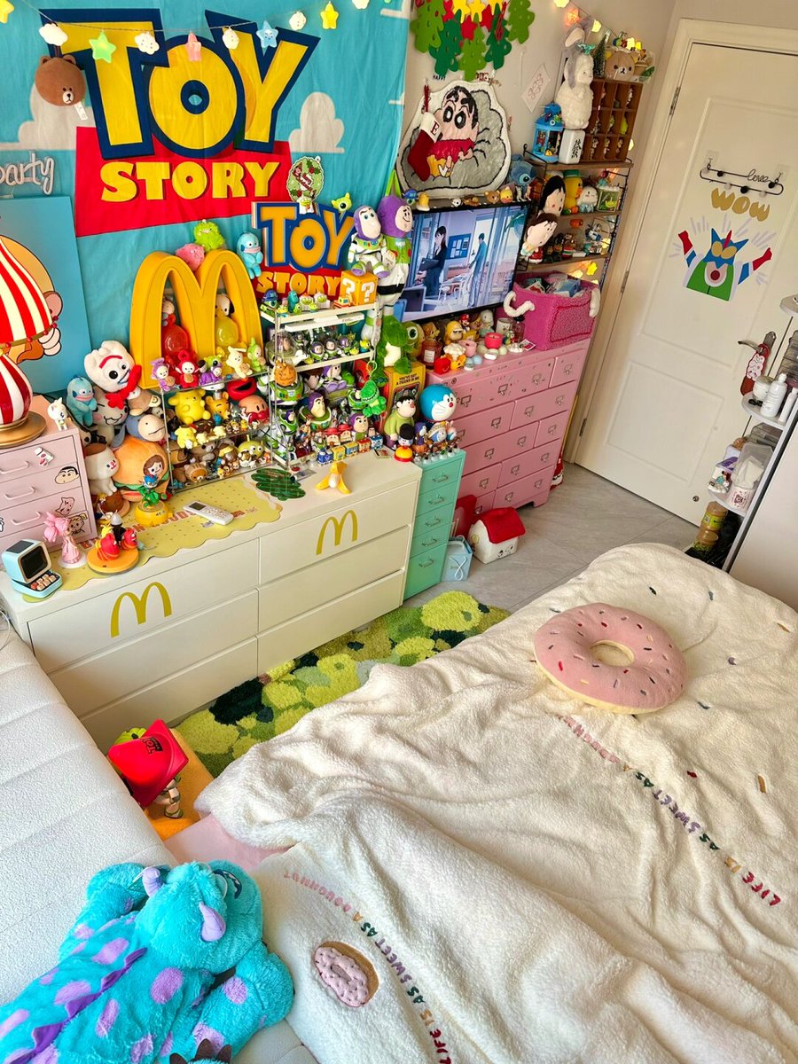 yusmary41's tweet photo. [Bedtime fun with my little explorer! We’re building a pillow fort and role-playing space captains tonight  Who else loves cozy family nights #ParentWin #FamilyFun]， https://t.co/BZCLOBE2dP