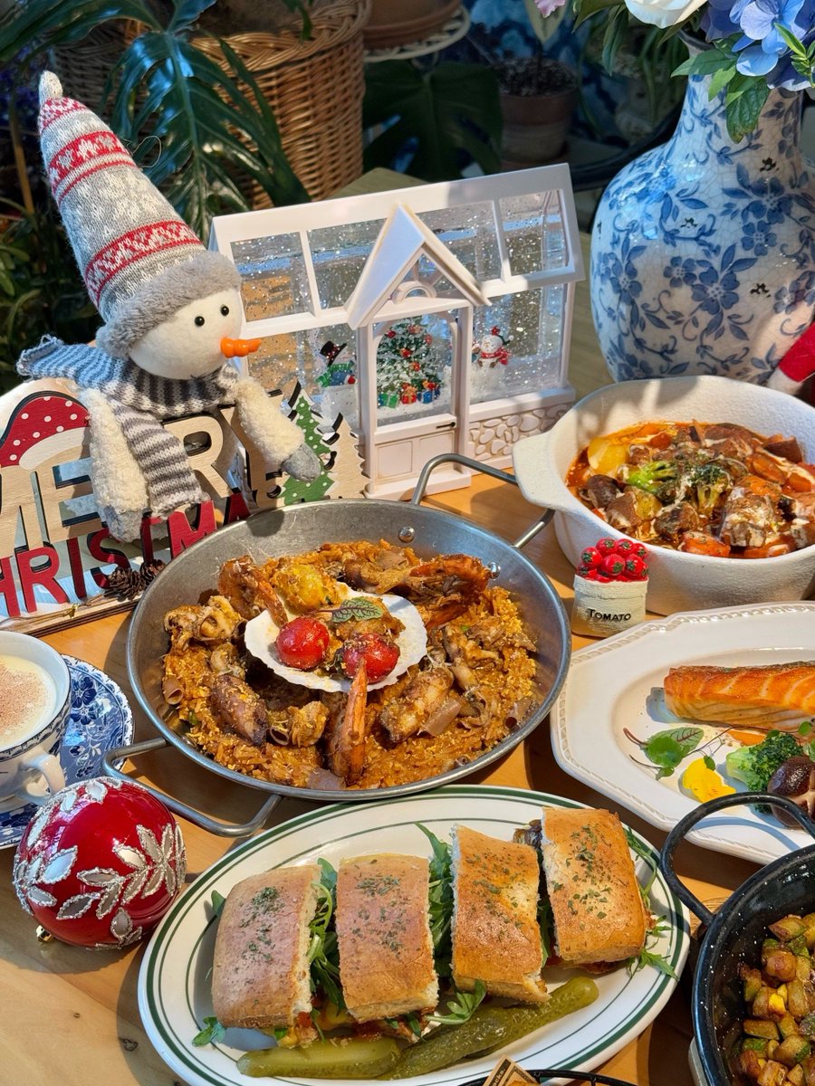BlueEnderMage2's tweet photo. Festive Season Special! Our 3-course Christmas set menu is back with glazed ham, spiced pumpkin soup u0026 yule log desserts. Limited slots – book now! #HolidayEats https://t.co/rrUUpZTMnD