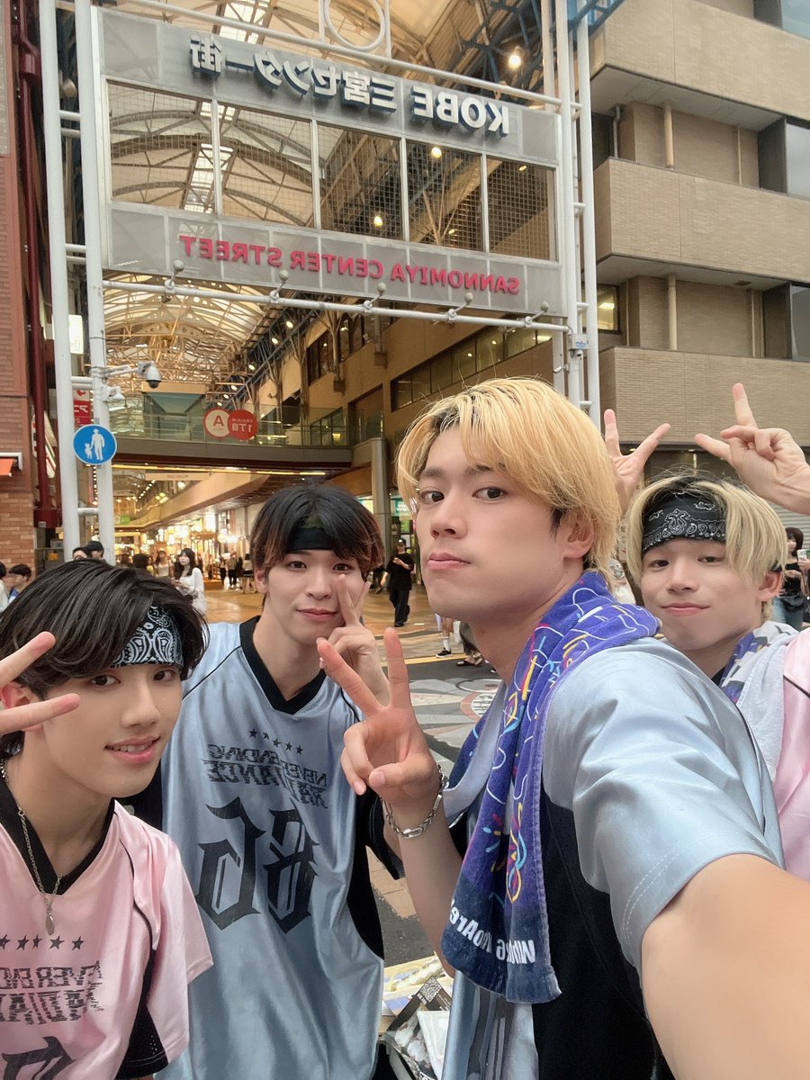 whoarechan's tweet photo. 2026.8.16
猪突猛進ストリートライブ8日目！

三ノ宮に久しぶりにお邪魔させてもらいました！
久しぶりに大阪を飛び出てのストリートで少し緊張してましたがふあみりーがいてくれたおかげで今日も楽しい時間になりました！！
初めましての方もみてくださりありがとうございました！
また絶対きます！ https://t.co/dZr4cujVBk