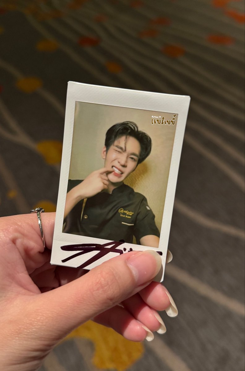 banoffeemee's tweet photo. wts 💟

 - sign polaroid auau 1500฿  (negotiable)

#ตลาดนัดอู่อู๋เซฟ #ตลาดนัดดูมันดิ #ตลาดนัดดมด #ตลาดนัดdmd #auausave #auautnp https://t.co/O1G4m2OowK