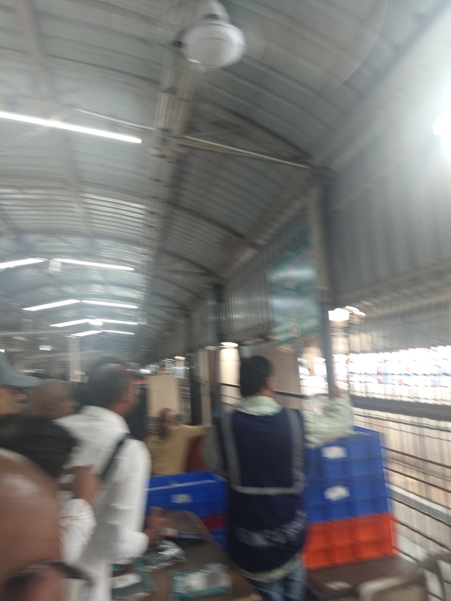 MouliCm6's tweet photo. Pathetic maintenance at cell counters , took 1 .5 Hr now 
@TTDevasthanams https://t.co/RaPcMGh91O