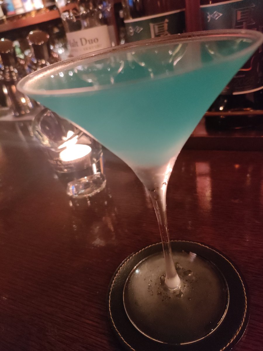 s_sokyu's tweet photo. 3杯目！オリジナルカクテル『蒼穹』！ https://t.co/PutGgy9m0l