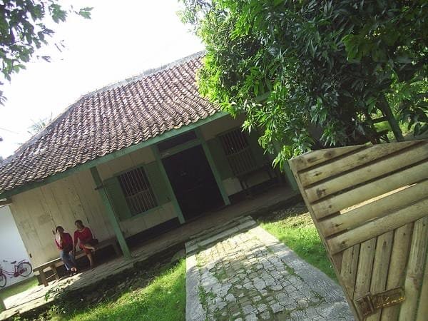 harjoko's tweet photo. 16 Agustus 1945

Bung Karno dan Bung Hatta berada di Rengasdengklok, di rumah petani bernama Djiauw Kie Siong. Dini hari “dijemput paksa” oleh Sukarni, Wikana dan Chairul Saleh dari rumahnya.

Ini adalah bagian dari desakan untuk segera menyatakan kemerdekaan Indonesia. 

Merdeka https://t.co/BupGzRzvGk