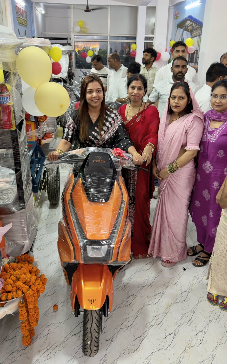 dpriyankamaurya's tweet photo. आज देवा रोड, चिनहट, लखनऊ (निकट HP पेट्रोल पंप) में प्रो. पवन मौर्य जी के नवनिर्मित प्रतिष्ठान “गीगा बाईट ऑटो सेल्स एंड एंटरप्राइज़” का उद्घाटन करने का सौभाग्य प्राप्त हुआ।

इस नवीन व्यावसायिक प्रतिष्ठान की शुरुआत पर प्रो. पवन मौर्य जी एवं उनकी पूरी टीम को हार्दिक बधाई एवं अनंत शुभकामनाएं। 💐

ईश्वर से प्रार्थना है कि यह प्रतिष्ठान निरंतर प्रगति के पथ पर अग्रसर हो, सफलता के नए आयाम स्थापित करे तथा क्षेत्र के युवाओं के लिए रोजगार, उद्यमिता और आत्मनिर्भरता के नए अवसर सृजित करे।

नई शुरुआत, नया संकल्प और सफलता की नई उड़ान के लिए बहुत-बहुत शुभकामनाएं। 🌸

#GigabyteAutoSales #Inauguration #Lucknow #Chinhat #DevaRoad #Entrepreneurship #AtmanirbharBharat #NewBeginning #DrPriyankaMaurya