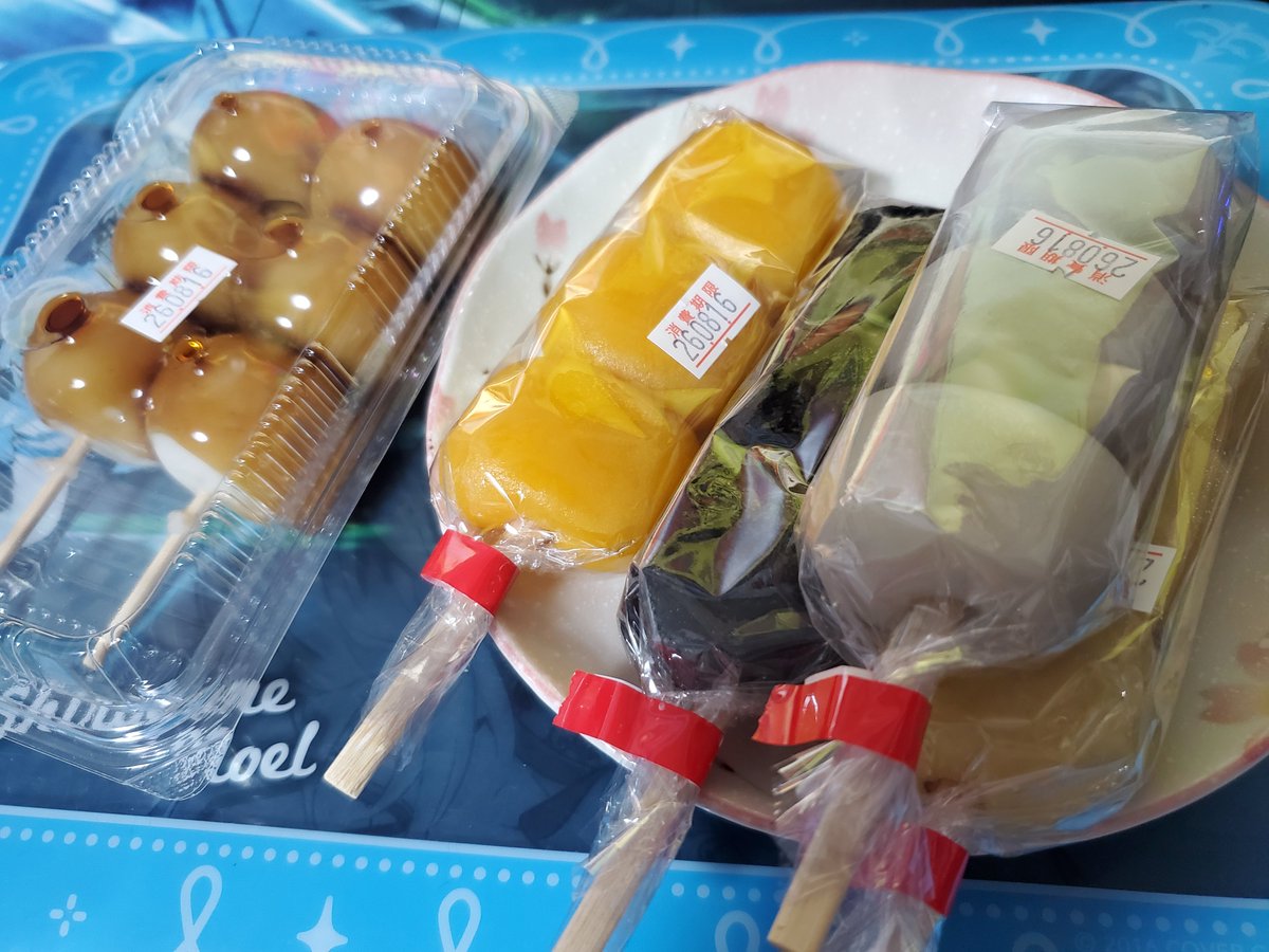 rin4593's tweet photo. お盆休み中の報告
ケンタッキーでは柑橘系のタルタルソースのチキン南蛮バーガーを食べましたわ
カッパ寿司にも行ってまいりましたわ
あおさの味噌汁と茶碗蒸しはマストですわ
移動販売のお団子
珍しい蜜柑餡がありましたわ
他にも、朝ラーやBBQと沢山食べておりましたわ
#ほかほかオレコ https://t.co/sLdvUEdowj