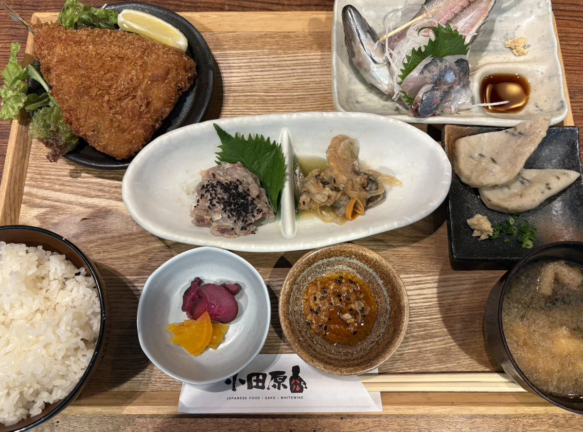 bell1296623's tweet photo. 箱根湯本散策しつつ、カフェ行きつつ、そこで絵を描きつつ https://t.co/9bZNKFDWir