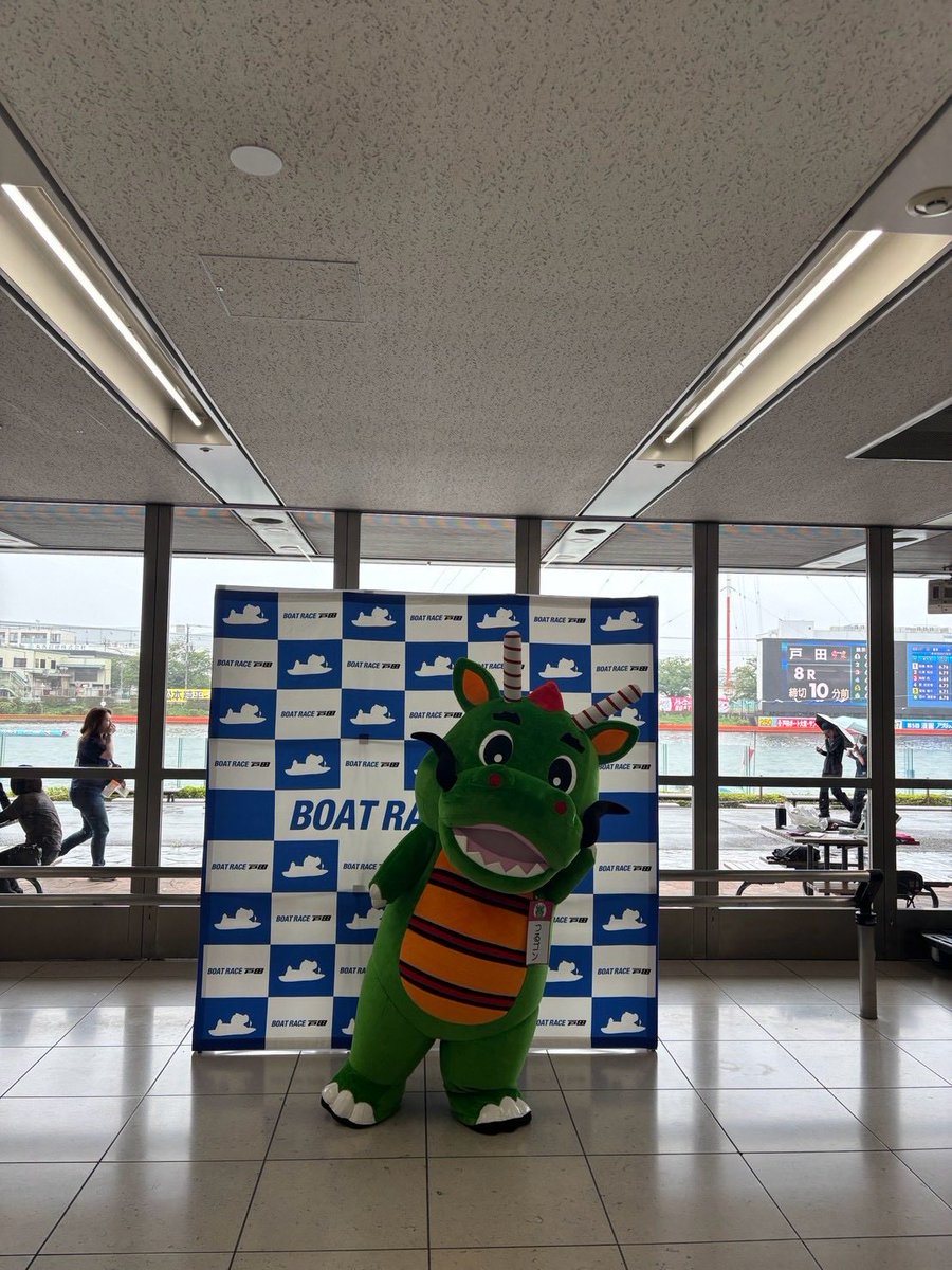tsurugon2020's tweet photo. 8月16日 にちようび

こんばんは！

今日は、「出張！世界キャラクターさみっとinボートレース戸田」に参戦してきたよ！

久しぶりのイベントで緊張したけど、楽しかったなぁ〜

戸田まで遊びに来てくれたみんなありがとう！！！

最高の1日になったよ(｡˃ ᵕ ˂。) https://t.co/sbyxeUu2yU