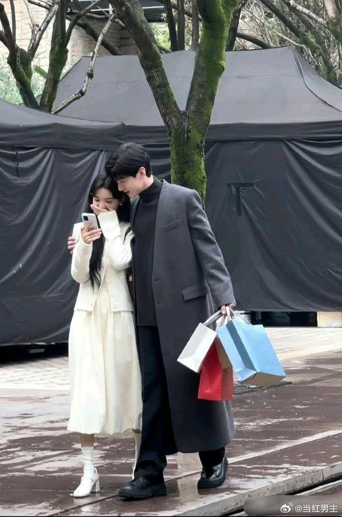 creamphu0101's tweet photo. 내여친고양이로보는 남자와 내여친애기로보는 남자 두 커플 비교하는 거 언제 안좋아짐..? 앙 https://t.co/cAKLRL49Zi