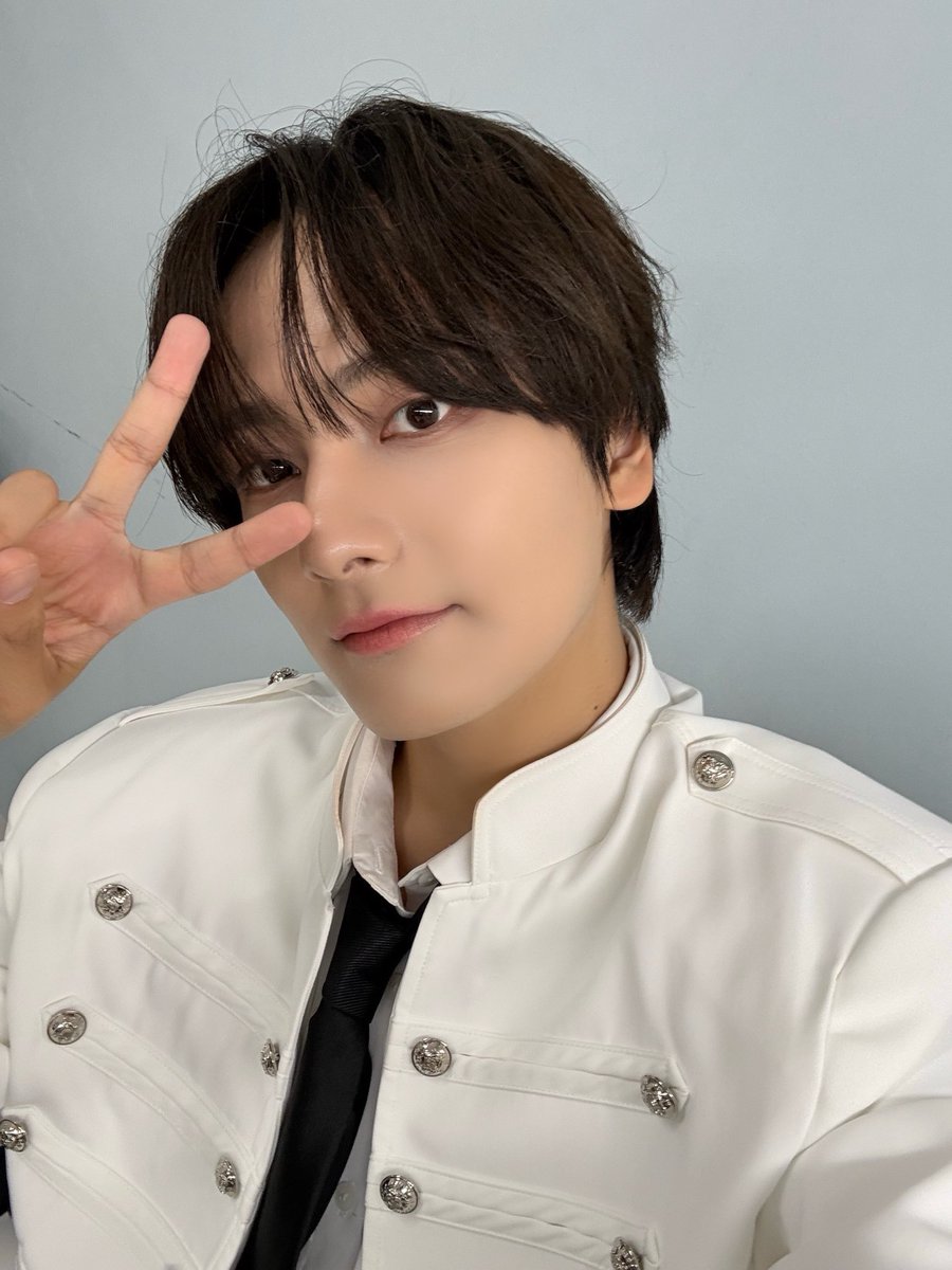 WAKER_official's tweet photo. 오늘의 화이트☁️
릴리즈 이벤트 슬립퍼도 고생 많았어🤍

#WAKER #웨이커 #ウェイカー
#권협 #KWONHYEOP https://t.co/e1BLZIUxsQ