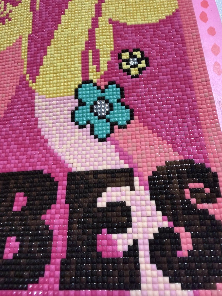aimixy's tweet photo. #ダイヤモンドアート
 #diamondartclub 

グーちゃんを完成させる前に、完成してたの🌺🧏🏼‍♀️
(´>∀<｀)ゝﾜｽﾚﾃﾀ

サイズは小さいけど色変えがエグくて、心折れかけた🥺
マリブバイブス(ﾘﾗｯｸｽした心地よい雰囲気)とはかけ離れた心地だったぞ😭w

Malibu Vibes
32.9cm x 42.8cm https://t.co/DR8eAhG8C4