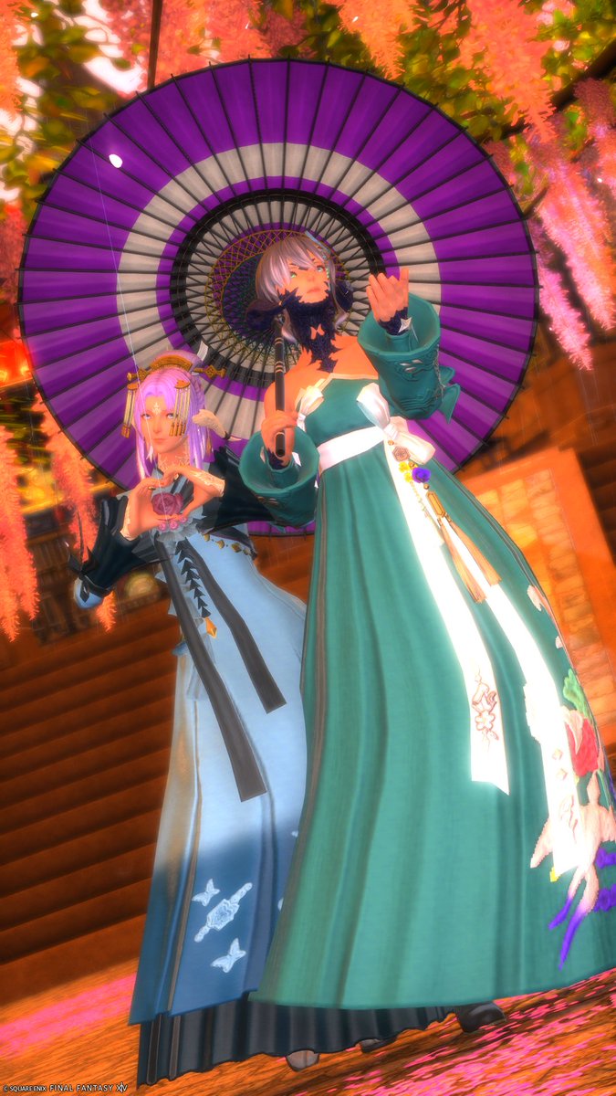 kentian00's tweet photo. 紅蓮祭でモーグリフロートで水着でツーショット撮ってきた。
アウラは鱗が見えるからやはりイイ！
その後、しっかりパンデモ並木も行ってきたよ、メッチャ綺麗だったー(^▽^)/
#ｆｆ１４　#アウラ https://t.co/N8nZS2tKtL