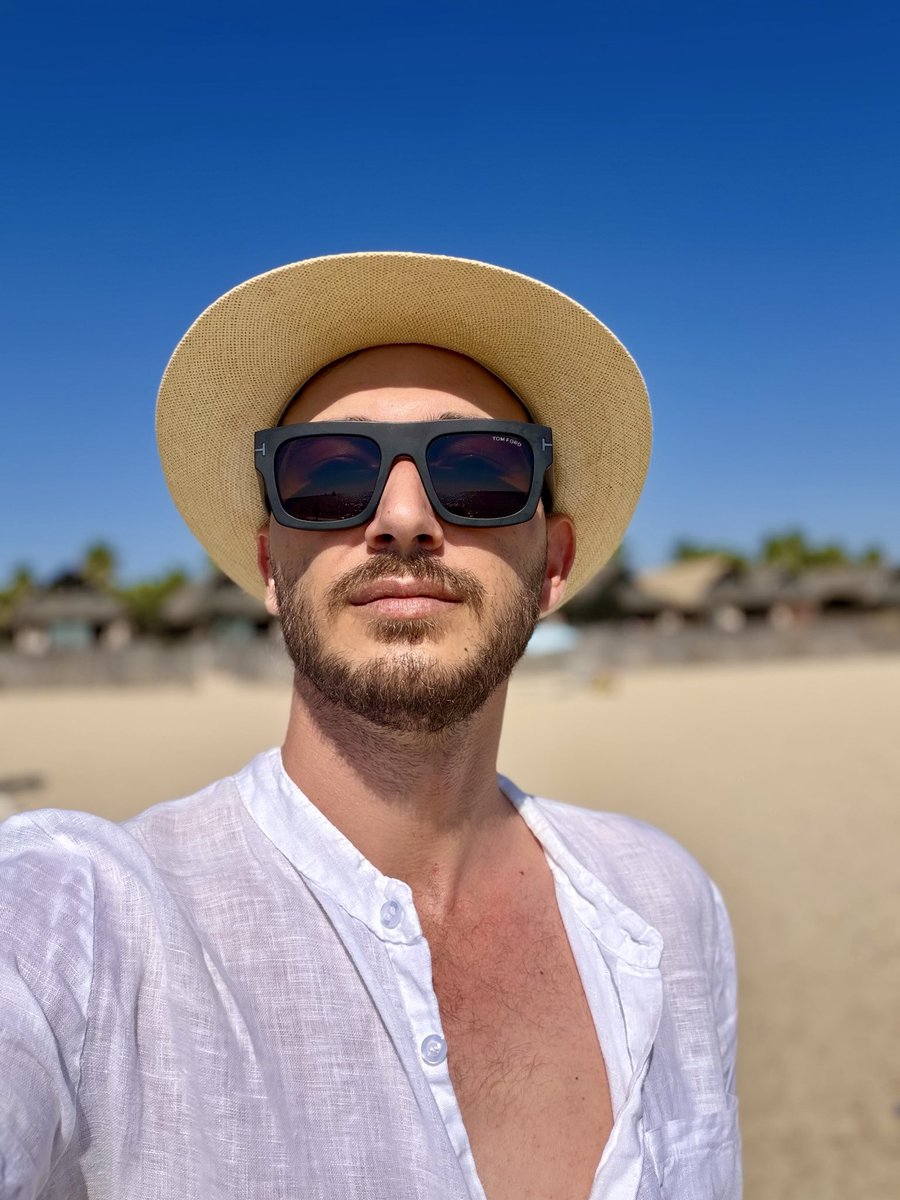 MiSim30's tweet photo. Sunshine, good vibes and no reason to rush. ☀️

#GayTwitter #GayMen #GayGuy #LGBTQ #GayLife #GayTravel #SummerVibes #BeachBoy #BeachVibes #FrenchRiviera #SaintTropez https://t.co/veMElenRep