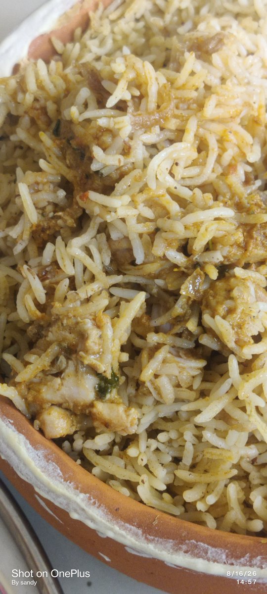SandeepV26268's tweet photo. "@SwiggyCares I ordered veg food from Itminan Matka Biryani but received non-veg during Sawan. Your app is showing an error screen. Please look into this urgently. 
My Details:
Order ID: [245838989193852]
Order Date: [16 aug 2026 14 :00 PM] https://t.co/WiFK7aetWE