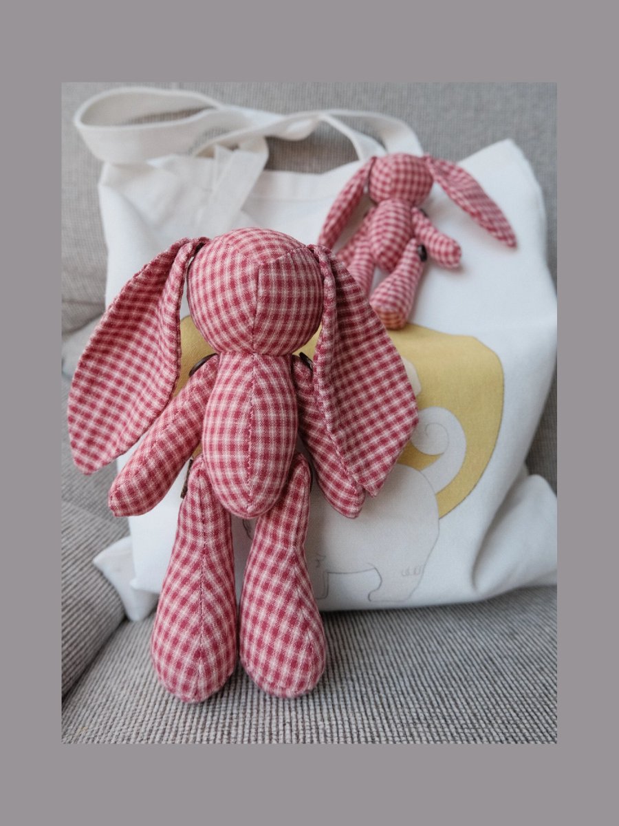 AminaToola's tweet photo. DIY a cute fabric bunny keychain with leftover scraps this weekend! Quick, fun, and perfect for sprucing up your bags https://t.co/G1cwHb8GcT