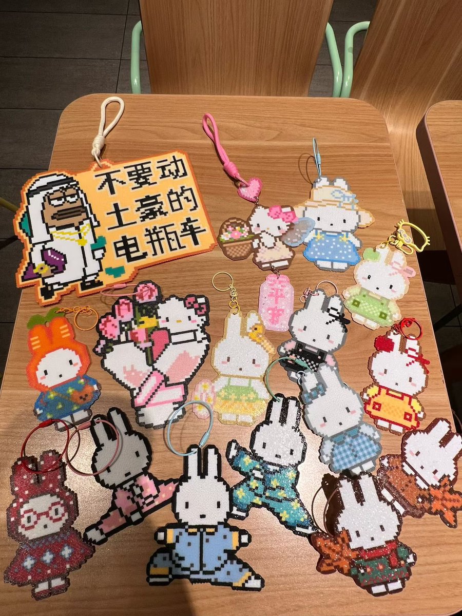 CheesyBun0211's tweet photo. 生活把我击倒在地 那我就趴在地上拼豆 https://t.co/Rfhe60M9VV