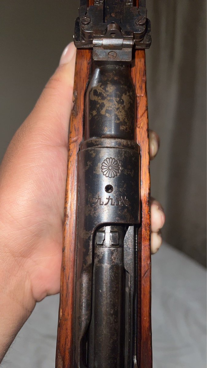 RYURYU_starwars's tweet photo. この写真の99式からこの銃のどのくらい希少な物なのか分かる方は教えていただけませんか��ゲームなどでは名前を知っていましたがいまだに実在するとは思ってなかったです。

日本に保管されているこの銃が多いのか？個人的には綺麗な状態に見えるので、希少価値があるのかを知りたいです
#99式
#Rifle https://t.co/ljSHz9H8D4