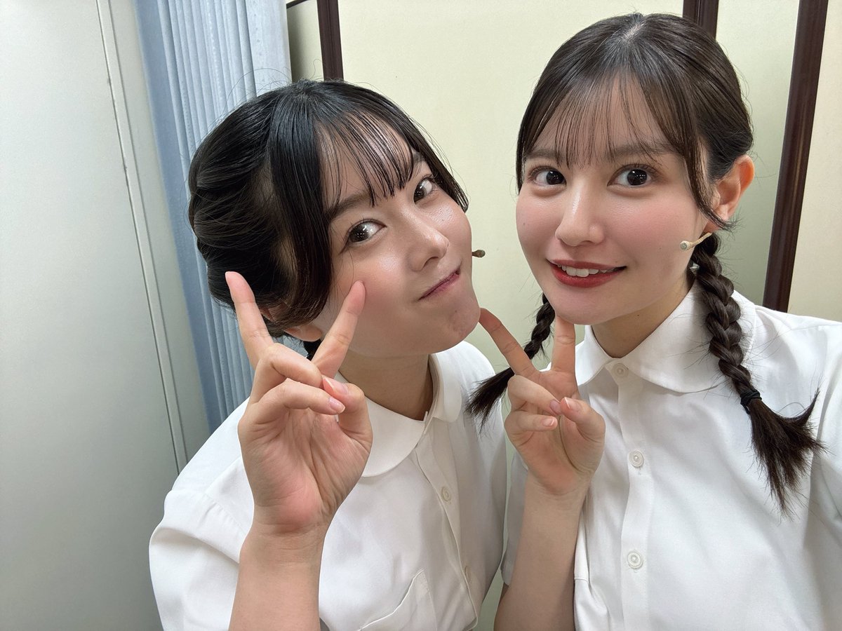 aoba_m_official's tweet photo. #朗読劇あゝひめゆりの塔

お芝居の中で絡みが多くて優しくしてくださった祐莉絵さん💛🌼
3日間で3役演じられたペックル推し仲間の早紀さん🪿🤍
素敵なピアノ伴奏をしてくださった凛音さん🎶 https://t.co/qjglDApktA