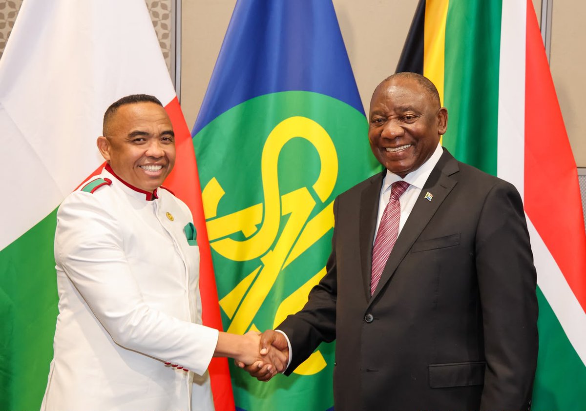 GovernmentZA's tweet photo. 📸 BILATERALS | His Excellency President Cyril Ramaphosa holds a bilateral meeting with His Excellency Colonel Michael Randrianirina, President of the Republic of Madagascar, in eThekwini, KwaZulu-Natal, ahead of the 46th Ordinary Summit of SADC Heads of State and Government. t.

Supporting the President during the engagement are Minister in the Presidency Ms Khumbudzo Ntshavheni, DIRCO Director-General Mr Zain Dangor, Presidency Director-General Mr Philisiwe Baleni, and Ambassador Seokolo.

The engagement provides an opportunity to strengthen the longstanding bilateral relations between South Africa and Madagascar and advance matters of mutual interest.

#SADCSummit
#SADCSouthAfrica
#GovZAUpdates 
#BetterAfricaBetterWorld
🇿🇦 🇲🇬 🇦🇴 🇧🇼 🇰🇲 🇨🇩 🇸🇿 🇱🇸 🇲🇼 🇲🇺 🇲🇿 🇳🇦 🇸🇨 🇹🇿 🇿🇲 🇿🇼