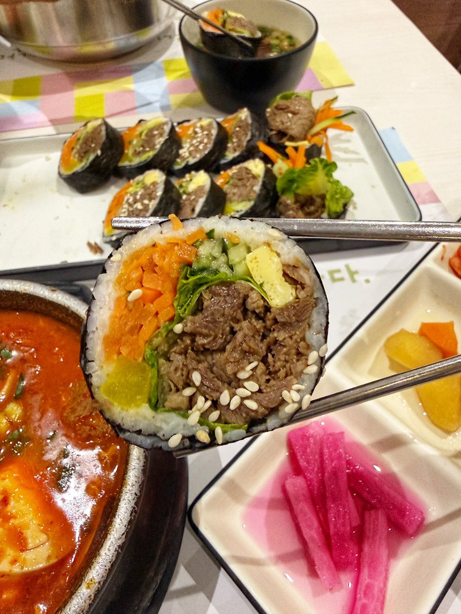 singgahmana's tweet photo. Korang tolongla pergi makan sini. Sedap betul dia punya sundubu jjigae.

Kuah pekat, tofu dan daging banyak. Bulgogi gimbap pun sedappp! Comfort food at its finest. https://t.co/q7cDXDoBFw
