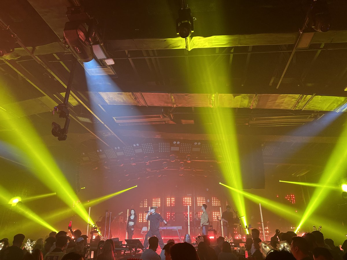 CordeliaKe28858's tweet photo. Just left the indie folk show—still buzzing from the lead singer’s raw, soulful voice and the band’s tight harmonies! 10/10 would rave about this to everyone. https://t.co/2UYXAPr3Of