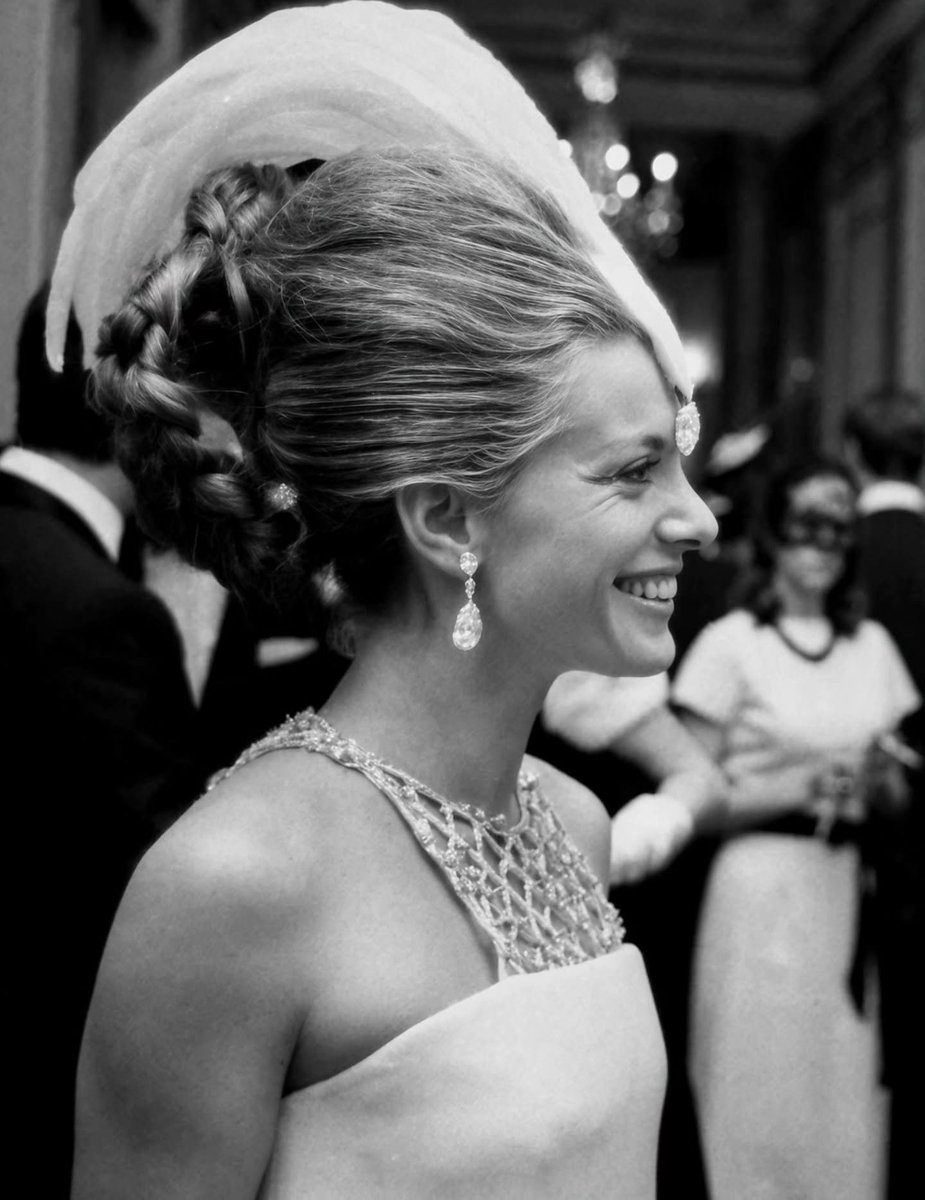 AlmanachGotha's tweet photo. Princess Luciana Malgeri Pignatelli (13 January 1935 – 13 October 2008) Born Luciana Malgeri, she was the daughter of journalist Francesco Malgeri and his wife, the Italian-Brazilian Nelida Lenci, previously Countess Crespi (widow of the late Count Dino Crespi). She had two half-brothers, Count Rodolfo Crespi and Marco Fabio Crespi, husband of Vogue editor Consuelo Crespi.  On 20 June 1954, Luciana married Prince Don Nicolò Maria Pignatelli Aragon Cortès (born 22 May 1923 – 2021), 17th  Prince of Noia. The title, one of many held by the family, derives from the Kingdom of Aragon. The couple had two children: Princess Donna Fabrizia (born 30 January 1956), Prince Don Diego (born 21 May 1958).  

Almanach de Saxe Gotha Website:
https://t.co/XGLuS0S2Iy 
https://t.co/0XI1PtJwMM