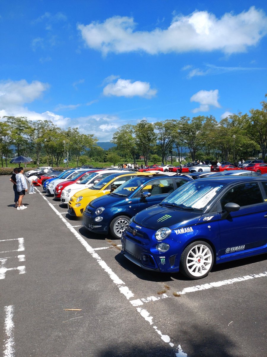 ms06_2_3's tweet photo. 今月のアッヅミーも吾妻総合運動公園の大駐車ではなく木陰が涼しいサイクルスポーツ広場で開催♪
チンク3台アバルト4台の計7台参加で楽しいひとときをご一緒しました😊

#相棒フィアット
#フィアットアンバサダー https://t.co/fuBEJiJVff