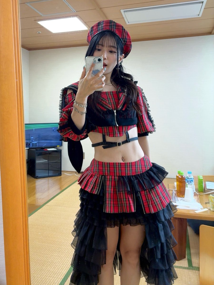 AsakaOfficial's tweet photo. 来月でデビュー10周年だけど
26歳の今が1番輝いてる気がする……！！

(՞ . .՞).｡oO ( この衣装あざといね ) https://t.co/Pzjb3akjWx