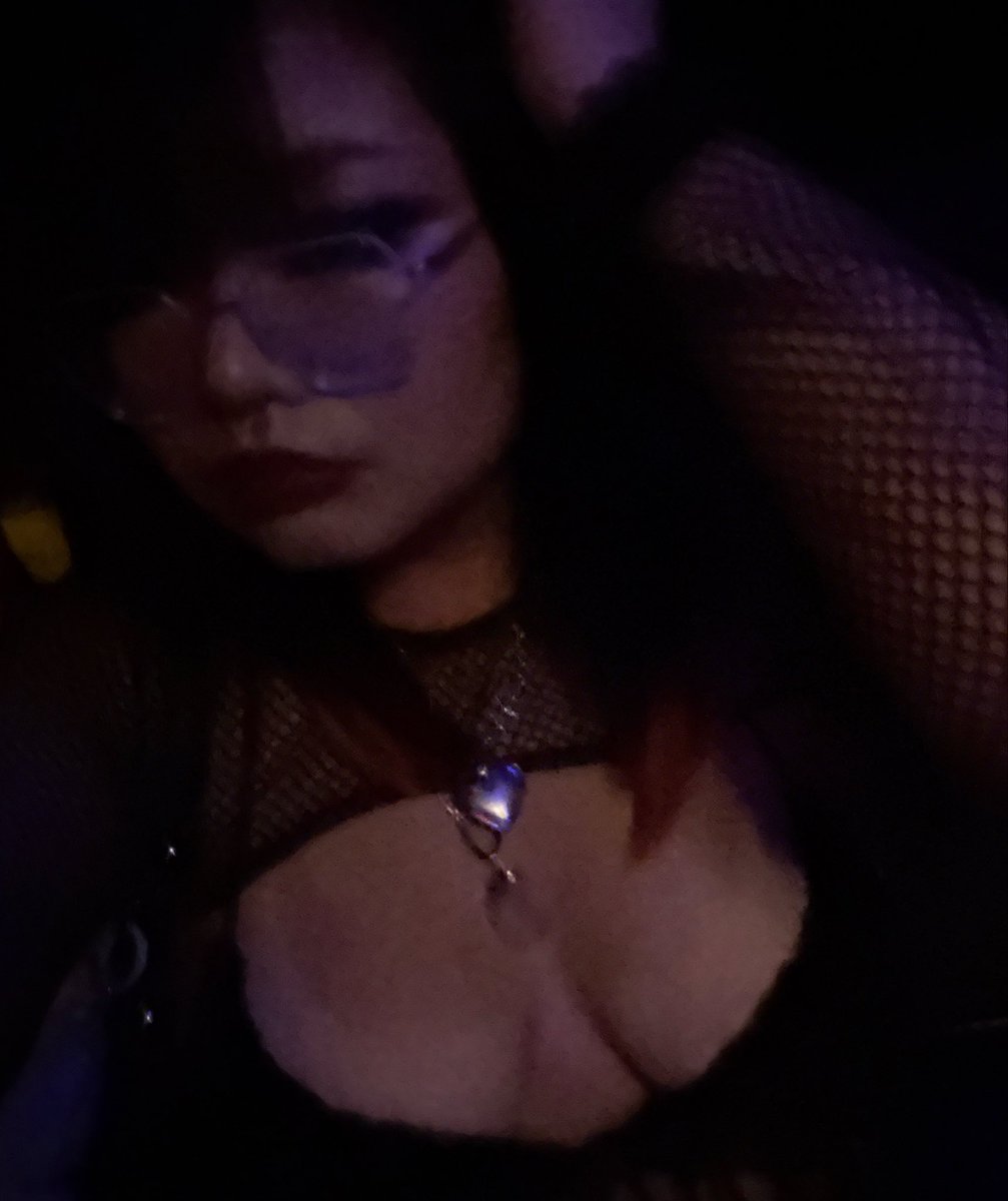 femdecay's tweet photo. went outside and got drunk, i love alcohol!!! https://t.co/i73gHtg1np