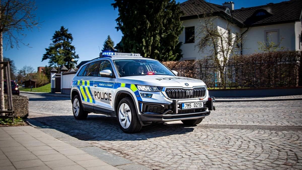 CzHasici's tweet photo. Postižení měli jen předstírat. Za téměř 19 let získali podle policie přes 11,5 milionu korun https://t.co/kZTvfbLyzi
Dva bratři z Opavy měli s pomocí dalších osob dlouhodobě předstírat závažné duševní onemocnění. #PolicieCZ #kriminaliste #socialnidavky #Opava #IZS #HasiciCZ https://t.co/4AKqcqfb2Z