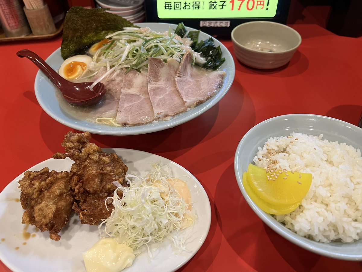 40doOb's tweet photo. 家系人多すぎて諦めた https://t.co/0ynkoCTxpz