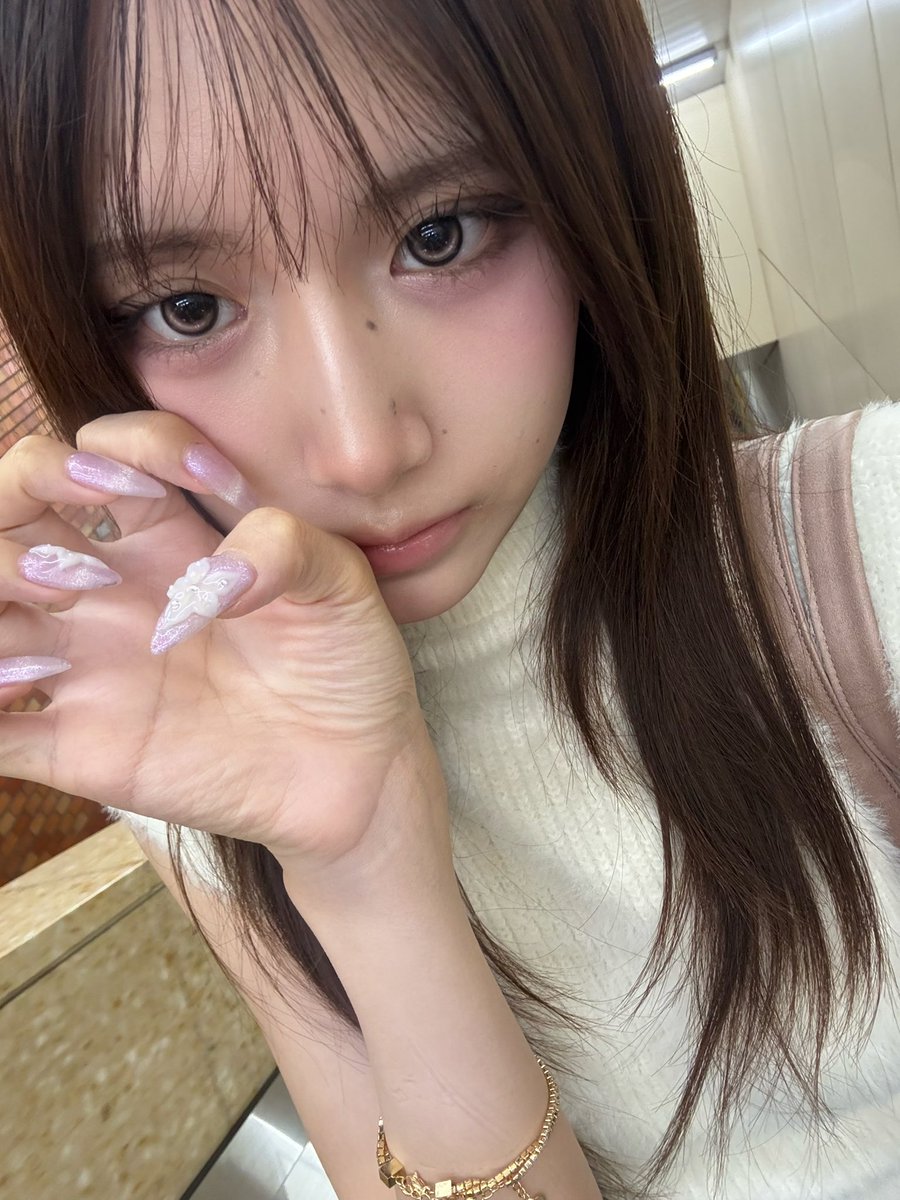 _nyang9's tweet photo. 最近のネイルとお気に入りコーデ♫ https://t.co/jTAeHJbioC