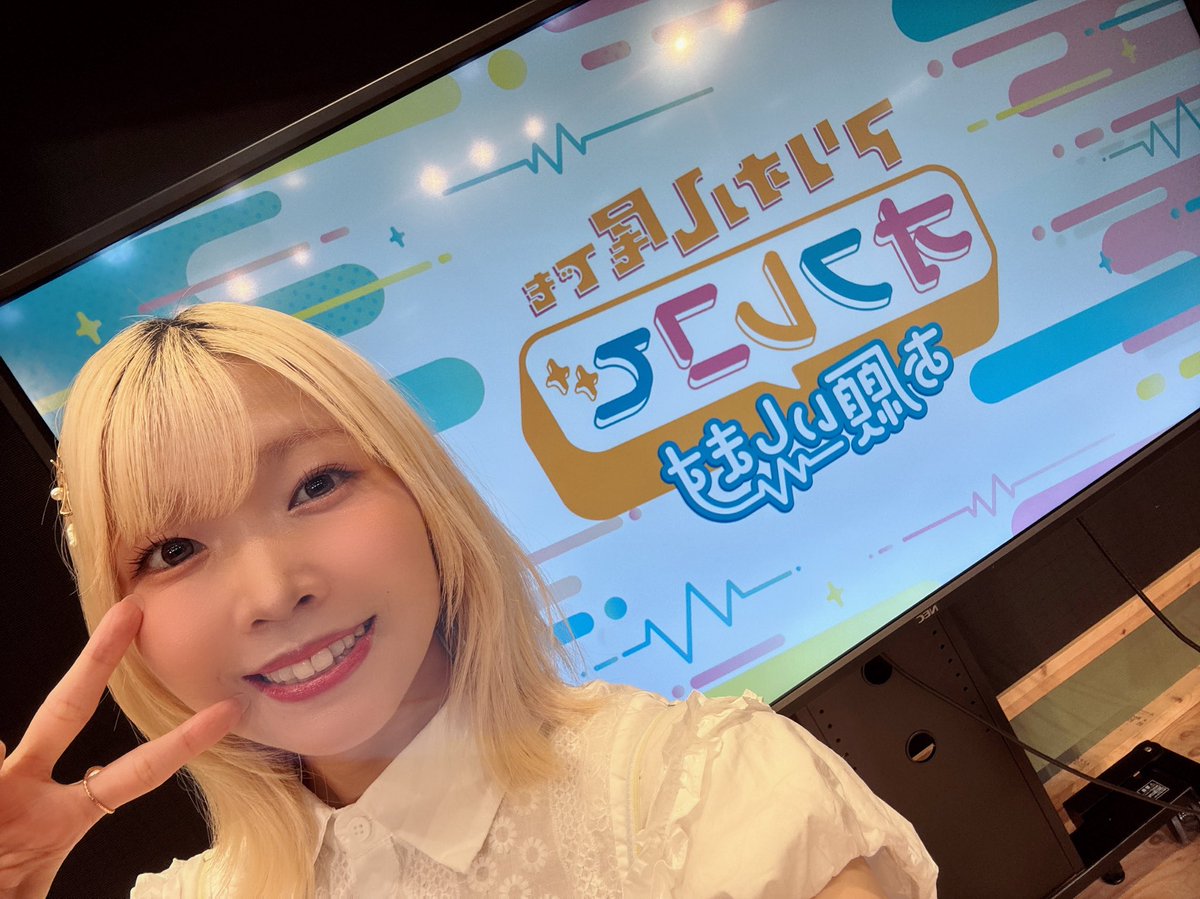 uchida_shu0524's tweet photo. 『アリオ八尾でもオフレコでお願いします！』
ありがとうございましたー！！
なっちゃんとお互いの年表を見たり、朗読やったり、クイズ出しあったり、夜の部はお酒も飲んだり🥃
めちゃくちゃ楽しかったです！！

次は昼から飲みながらわちゃわちゃ色んなコーナーやりたい〜〜！！

参加してくださったみなさん、改めてありがとうございましたー！！
#日オフ