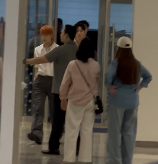 pinknooieu's tweet photo. SUNOO DYED HIS HAIR?!?!?!?!?!?!?!?!?!?!?!?!?!? https://t.co/szFl5OBcuH