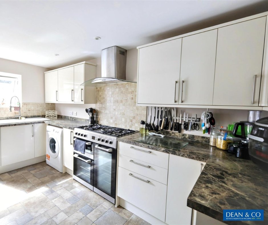 DeanandCo1973's tweet photo. CHURCH ROAD - PORTSLADE - OIEO £400,000
💻https://t.co/nPEyJCpjh0 3 bed near waterfront. Call us to arrange your viewing ☎️01273 721061 #hove #hangleton #brightonandhove #brighton #portsladeforsale #portsladeproperty #BN41 #portsladeagent #portslade https://t.co/dQVKfHbvOs