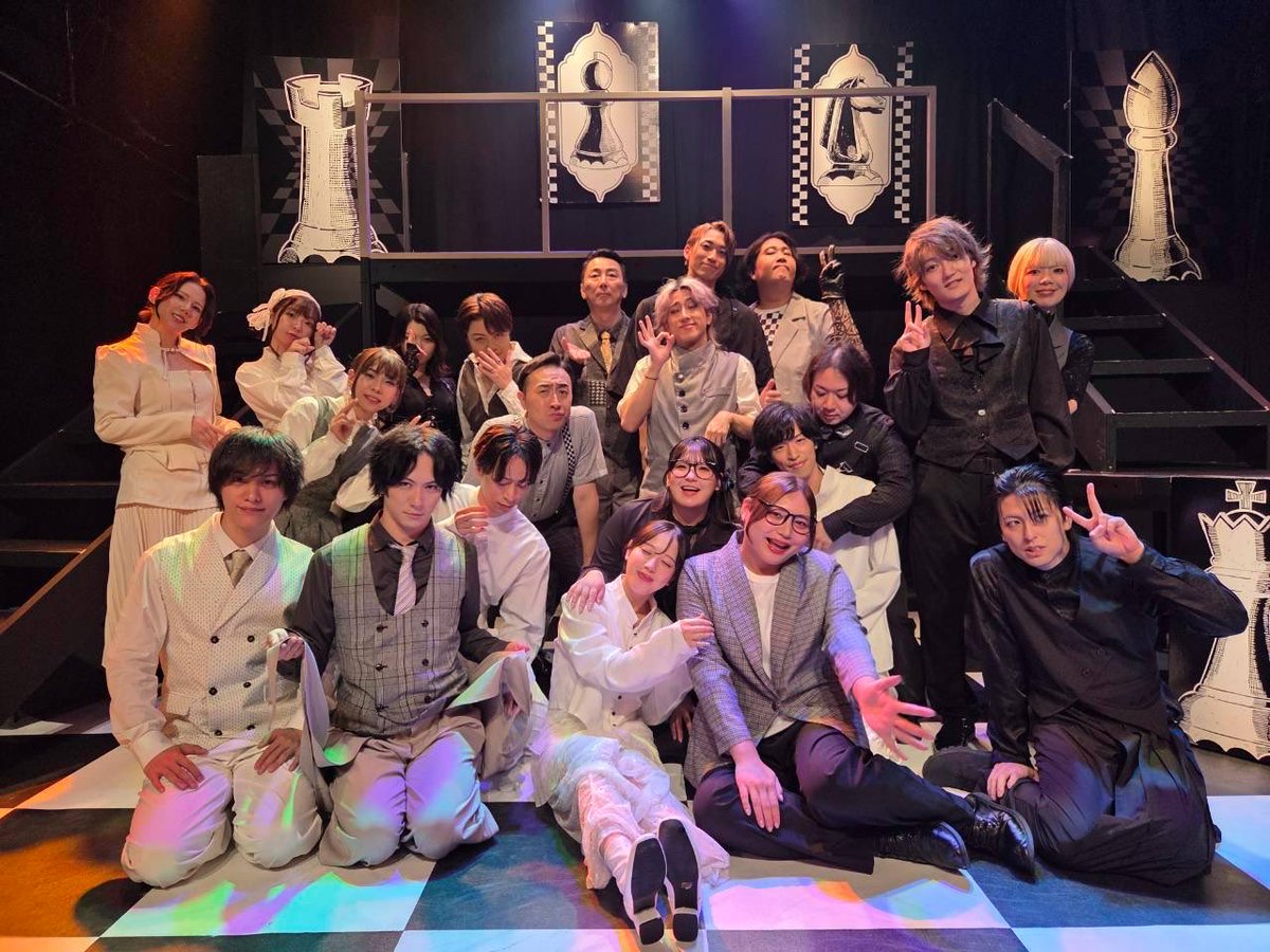 Ayagiri_Takuya's tweet photo. #ツクツワ 千秋楽
最後まで見届けてくださった皆さま、
本当にありがとうございました！✨

これにて無事、チェックメイト♟️
毎日チェスのことを考えていたので、明日から急に駒じゃなくなることに身体が対応出来るか心配です←

まずは人間に戻ります。
最高の時間をありがとうございました！ https://t.co/G0ZM7O9lOq