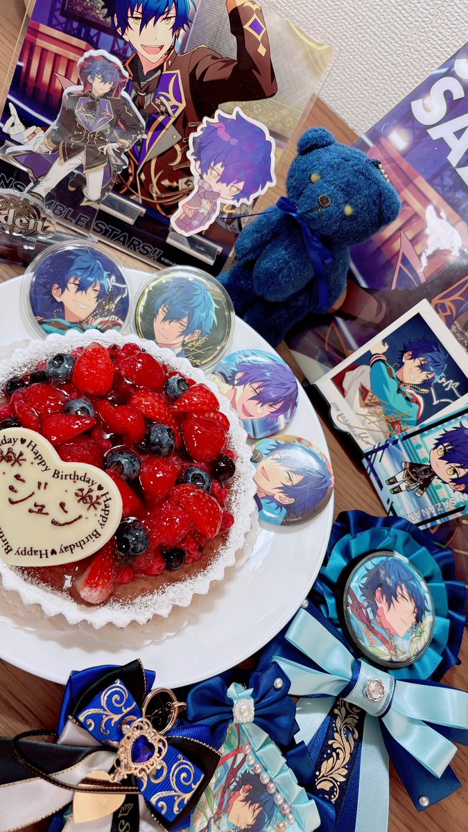 Recochan_sub's tweet photo. 今日はジュンくんのお誕生日だぁぁぁぁ〜！！！🎉✨

おめでとーーーー！🎂💙
れこもジュンくんを見習って、これからも活動頑張ります！

今年→去年→一昨年のケーキたち
 #漣ジュン��誕祭2026 
 #漣ジュン誕生祭2026 https://t.co/XKjFGliiHV