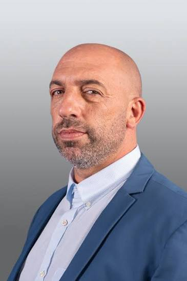 gilileoB's tweet photo. כולם מפרסמים את המועמדים שלהם לפריימריז בליכוד. אני אלך על הצד השלילי ואכתוב מי מהמועמדים צריך לצאת מהחיים הציבוריים ולהיעלם מחיינו לפי 4 אמות מידה:

* אם לא עשית כלום במשך שנותיך הציבוריות - אתה גרוע בהרבה מול מי שניסה ונכשל/טעה. 
* אם אתה פופוליסט בצורה מוגזמת וכל היום מלקק ליו"ר ומתעסק בעיקר בעסקונה הליכודית.
* אם אתה קומוניסט וקידמת סוציאליזם וחיזקת את מועצות הלול החלב והביצים שמייקרים לכולנו את החיים
* אם תורת העבודה שלך היא צעקות וריבים ולא עשייה אמיתית למען הציבור

גילה גמליאל
ששון גואטה
טלי גוטליב
מירי רגב
ניר ברקת
מאי גולן
אבי דיכטר
חיים כץ
דוד ביטן
ניסים ואטורי
קטי שטרית
עידית סילמן
חנוך מיליבצקי

כל מועמד כזה הוא מנדט פחות לליכוד בבחירות. אסור בתכלית האיסור שאף אחד מהם יקבל במה ציבורית יותר בחייו (אני יודע  שחיים כץ משוריין)