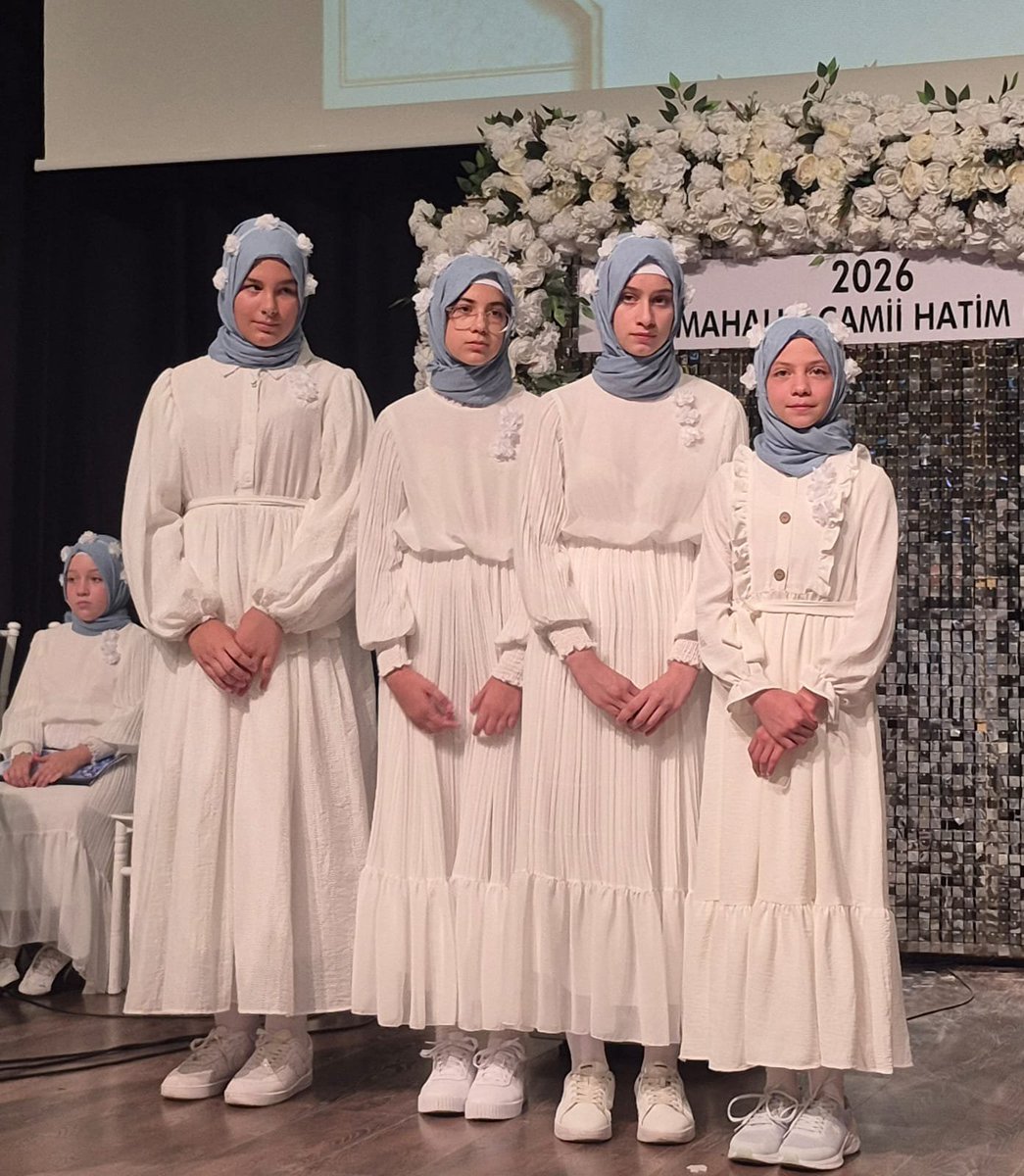 TC_Susurluk's tweet photo. Kaymakamımız Sn Turgut GÜLEN ve eşi Sn Meral GÜLEN Hanımefendi, Susurluk Müftülüğü Yenimahalle Camii tarafından düzenlenen "2026 Yaz Kur'an Kursu Kapanış Programı"na katıldı.
#SusurlukKaymakamlığı #Susurluk #TurgutGülen #YazKuranKursu #ÖdülTöreni #GeleceğimizinTeminatıGençlerimiz https://t.co/7JRwP8D1xO