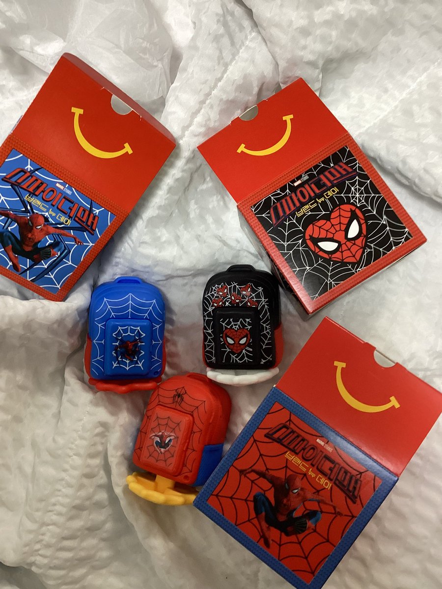 pageyous's tweet photo. 해피밀 스파이더맨 ㄱㅇㅇ ❤️🖤💙 https://t.co/CmhlBKwhCl