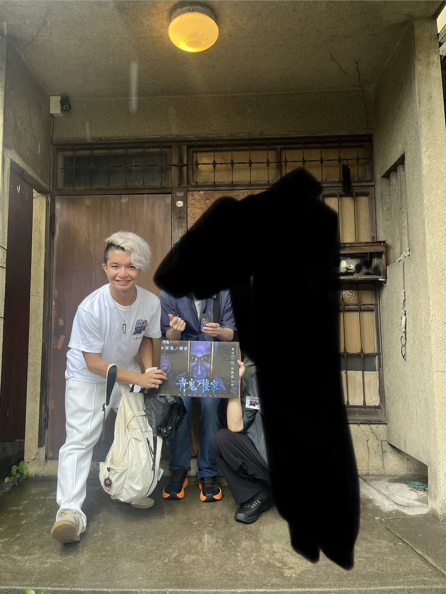 Edamame_ZLS's tweet photo. オバケン 青鬼コラボ 青鬼ノ棲家
友達と貸切で参戦！

A, B, Cルート全てtureエンドでした！！！
しかもBルートは初のtureだったみたいです！

全ルート皆さんの演技凄いし、怖いしで最高でした！！！

原作のギミックがあったり青鬼の見た目もリアルで愛を感じました😭

#青鬼ノ棲家 https://t.co/ZEyUh9lMu7