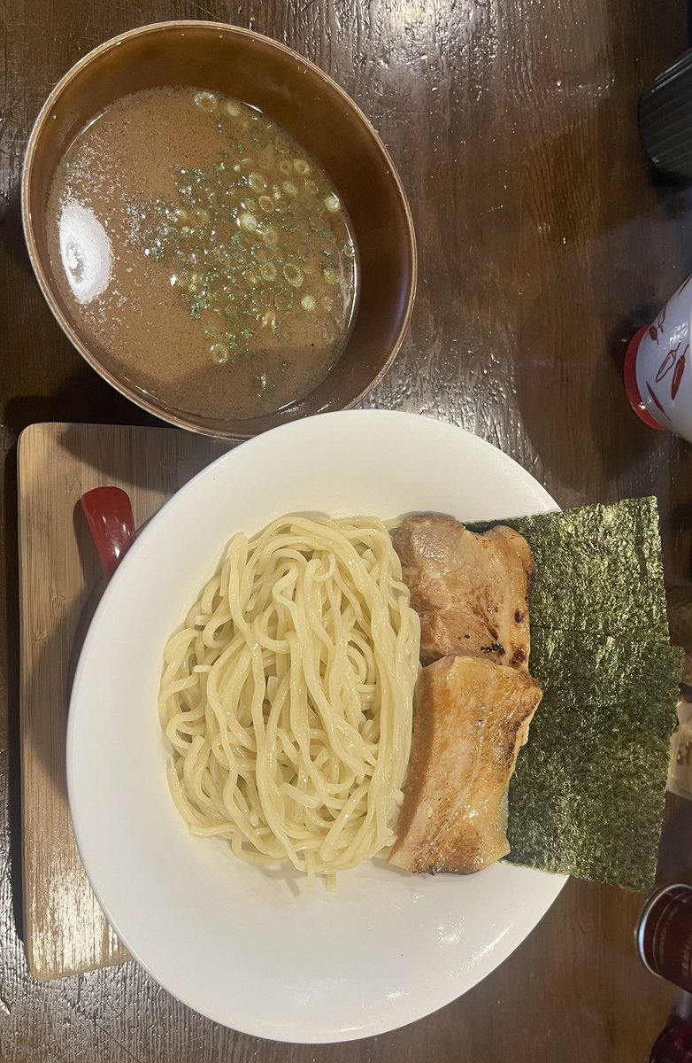 T_iver3's tweet photo. 岩手県一関市
     『ラーメンは好きですか』
          ❃濃厚煮干しつけ麺 まかない丼

 お昼に美味しく頂きました🍜👍
⚾️花巻東ベスト8👏 https://t.co/a1rodJt5mJ