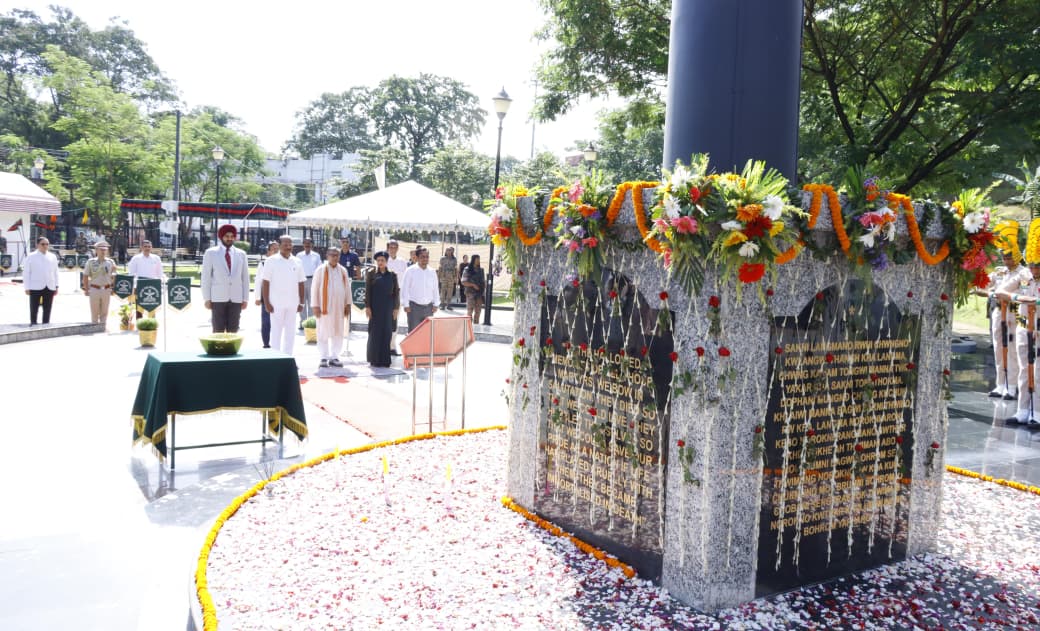 NewsStar69313's tweet photo. Governor Pays Tribute At Gandhi Bedi, & The Martyrs’ Pedestal At Albert Ekka Park On Independence Day.
#Governor #Pays #Tribute #Gandhi #Bedi, #Martyrs’ #Pedestal #Albert #Ekka #Park #Independence #Day #Agartala #Tripura
https://t.co/bbmbxd0Voz https://t.co/St05wk7TF4