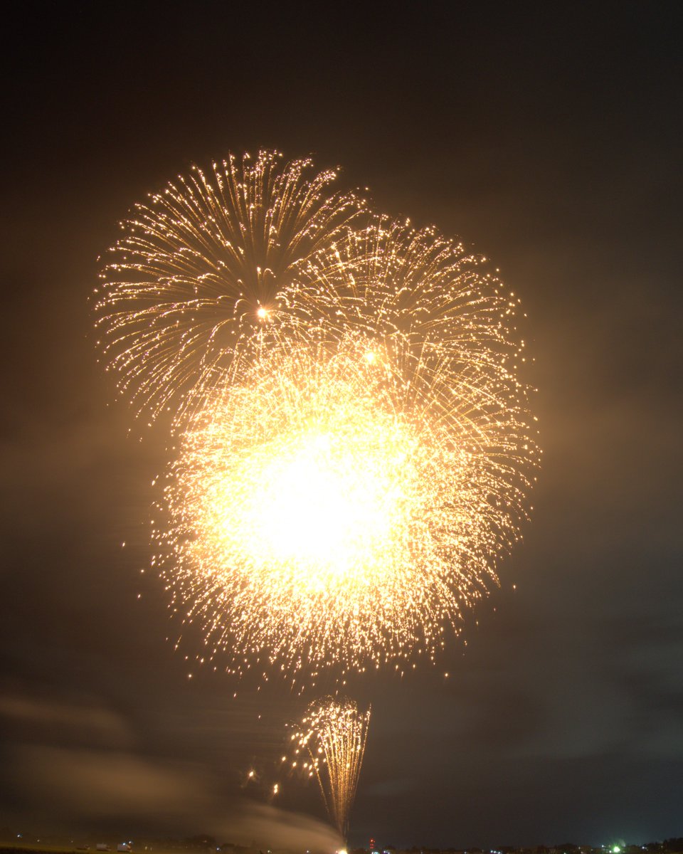 EDIHHIDE1's tweet photo. この盆休みで唯一夏休みらしいイベントだったぜ…。
また来年も見に行こう🎆

#花火 #花火大会2026  #写真好きな人と繋がりたい #キリトリセカイ #ファインダー越しの私の世界 #ダレカニミセタイケシキ #ファインダーは私のキャンパス https://t.co/AmiaLPuQFw