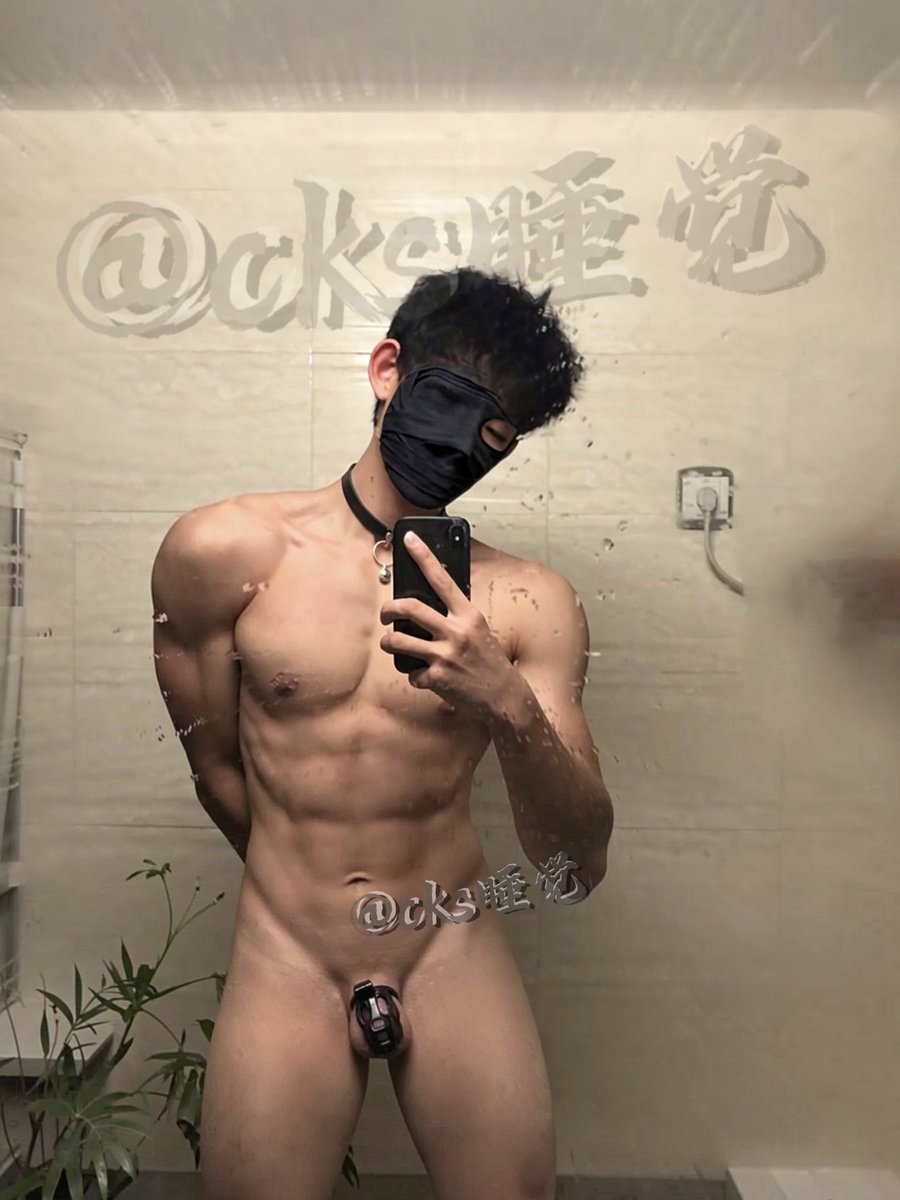 casjklckwpno's tweet photo. 那一年 小小的老子锁着小小的鸡巴梦想当一条锁狗 #锁 #奴 #反差 #1m #腹肌 https://t.co/QKpuJ3aRv5