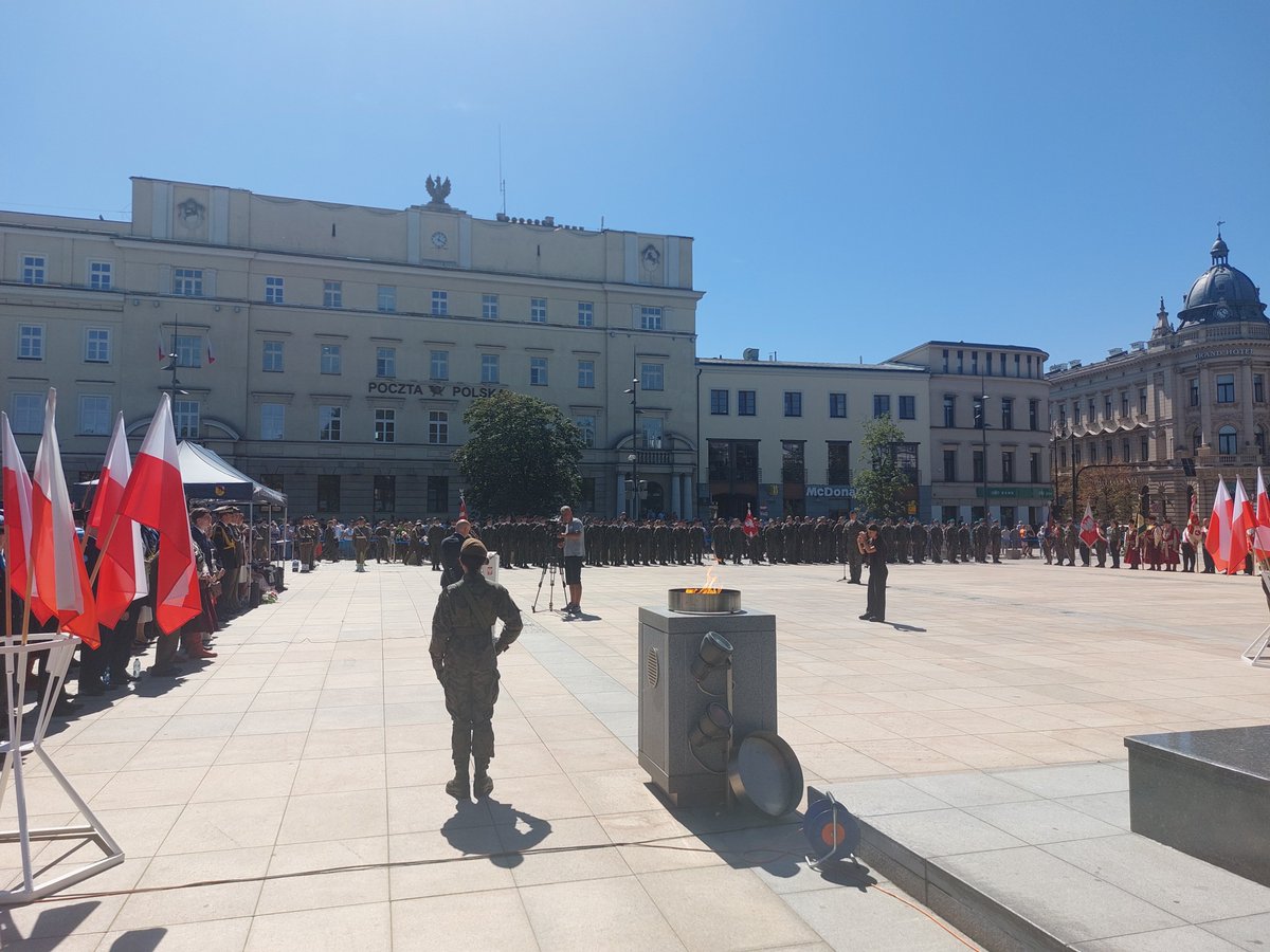 PiotrMarek10A's tweet photo. Wczoraj @Miasto_Lublin zorganizowało obchody Święta Wojska Polskiego. Szkoda, że cześć bohaterom bitwy z 15.08.1920 r. mogły oddać oficjalnie tylko @Obywatelska_KO i @__Lewica. Nikt przez to nie reprezentował @bartlomiejpejo. Cześć Żołnierzom Polski! Pozdrawiam! #Lublin #obchody https://t.co/Yi6lN3HJFc