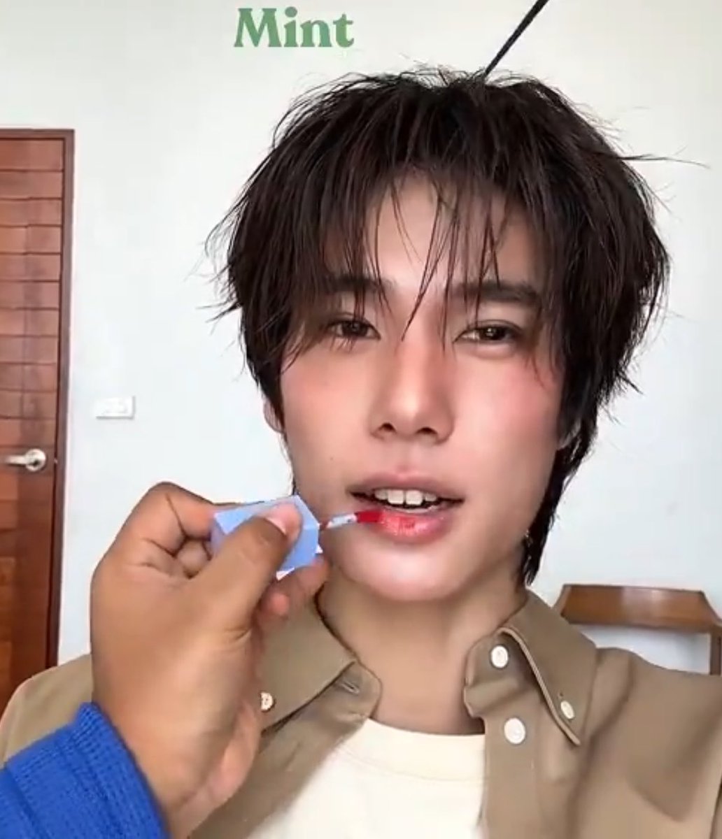 ppappunch_'s tweet photo. ลุคแก้มแดงบ่มแดดมันเหมาะกับน้องภูวินจริงๆ พี่สามารถพูดถึงสิ่งนี้ได้สิบรอบร้อยรอบ มันทำให้น้องดูน่ารักคิ้วตี้แต่ก็เซะซี่ด้วย แค่เผยอปากทาลิป ยังมีอะไร ดูความเซะซี่ แต่พอยิ้ม คิ้วตี้มาก คือมันดีจริงๆ พี่ชอบมากลุคนี้  น่ารักครับสุดหล่อ #phuwintang https://t.co/TsEPhMYjru