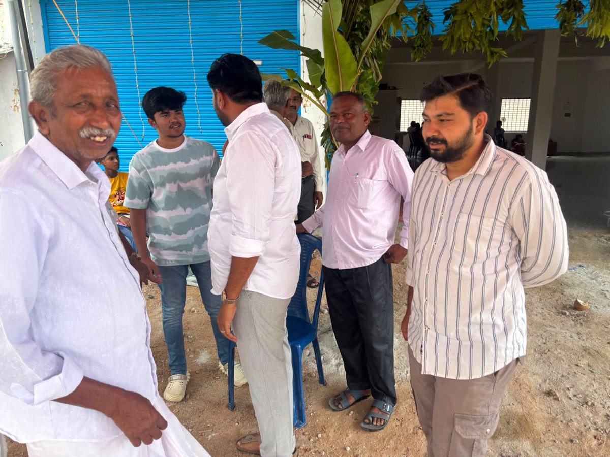 NRSanthosha01's tweet photo. ಇಂದು ಅರಸೀಕೆರೆ ತಾಲ್ಲೂಕು ಕಣಕಟ್ಟೆ ಹೋಬಳಿ ದೊಡ್ಡಮೇಟಿಕುರ್ಕೆ (ಗ್ರಾಮ ಪಂಚಾಯಿತಿ) ಗ್ರಾಮದ ನಿವಾಸಿಗಳು, ಅನುಭವ ಮಂಟಪದ ರೂವಾರಿಗಳು ಅಣ್ಣಾ ಬಸವಣ್ಣನವರ ಅನುಯಾಯಿಗಳಾದ ಶ್ರೀಮತಿ ರಾಧಾಮಣಿರವರು ಮತ್ತು ಭಾ.ಜ.ಪಾ.ಕಾರ್ಯಕರ್ತರು ಶ್ರೀ  ಲೋಕೇಶರವರ ಗೃಹಪ್ರವೇಶ ಕಾರ್ಯಕ್ರಮದಲ್ಲಿ ಪಾಲ್ಗೊಂಡು ಶುಭ ಹಾರೈಸಲಾಯಿತು . 
ಈ ಸಂದರ್ಭದಲ್ಲಿ ಕುಟುಂಬಸ್ಥರು ಉಪಸ್ಥಿತರಿದ್ದರು.
#NRS #nrsanthoshforarasikere #nrsanthosh #arasikere