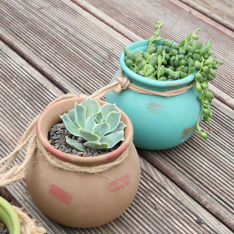 GhulamNabiJune7's tweet photo. Just transformed an old mason jar into a cute succulent planter with acrylic paint and some twine—super easy DIY for a cozy weekend! https://t.co/v5ebuwOBcS