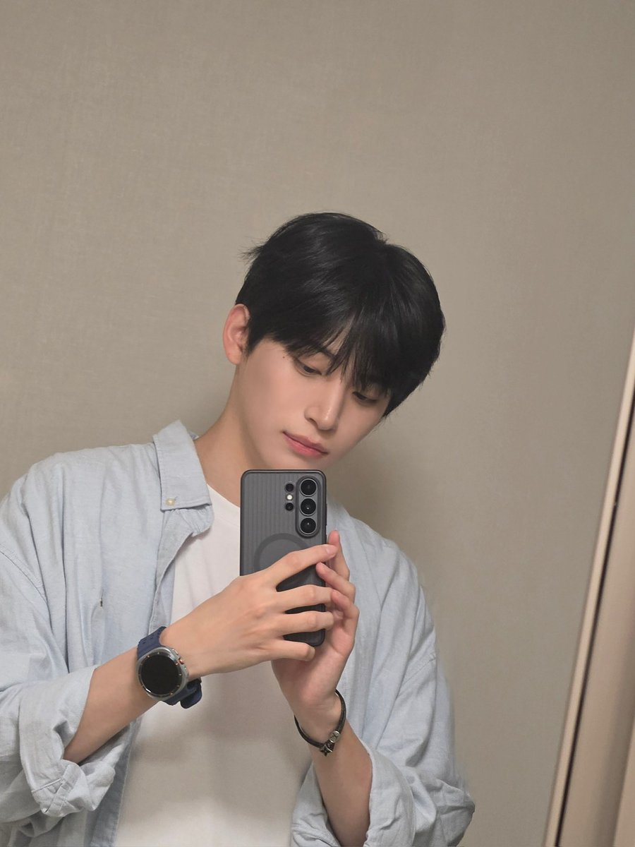 kqqag9's tweet photo. CRAVITY #정모 팔찌 정보 손민수 
260813 BUBBLE

링크는 타래로 🍡

#크래비티 #cravity #구정모 #정모 https://t.co/SUs0YXyvaH